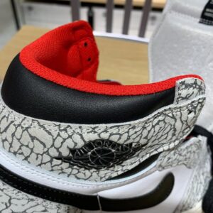 エアジョーダンの履き口をレッドにカスタム