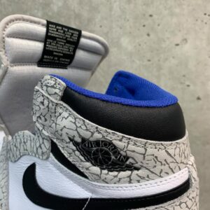 ジョーダン1の履き口をブルーにカスタム