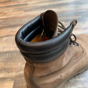 劣化した部分全体をレザーにて張替え
